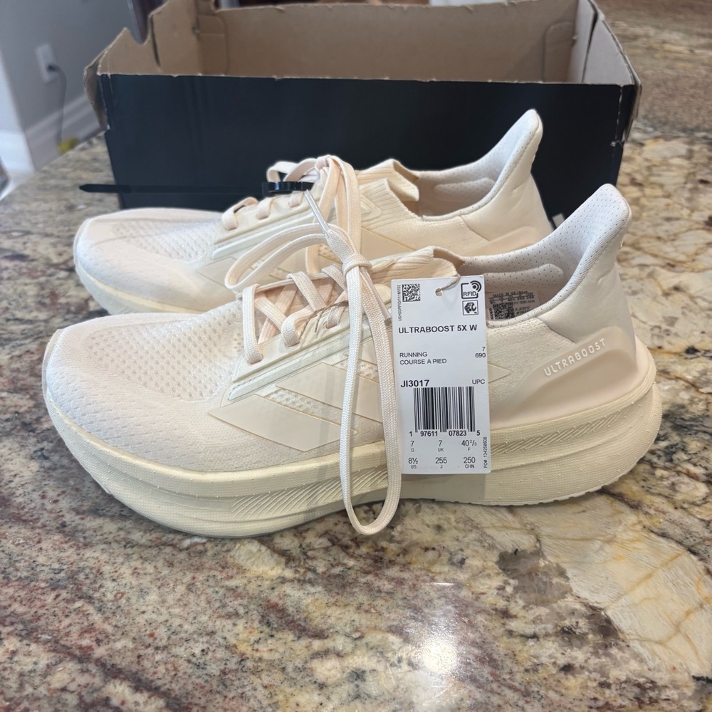 Adidas Ultraboost 5X W NEW - Picture 3 of 9